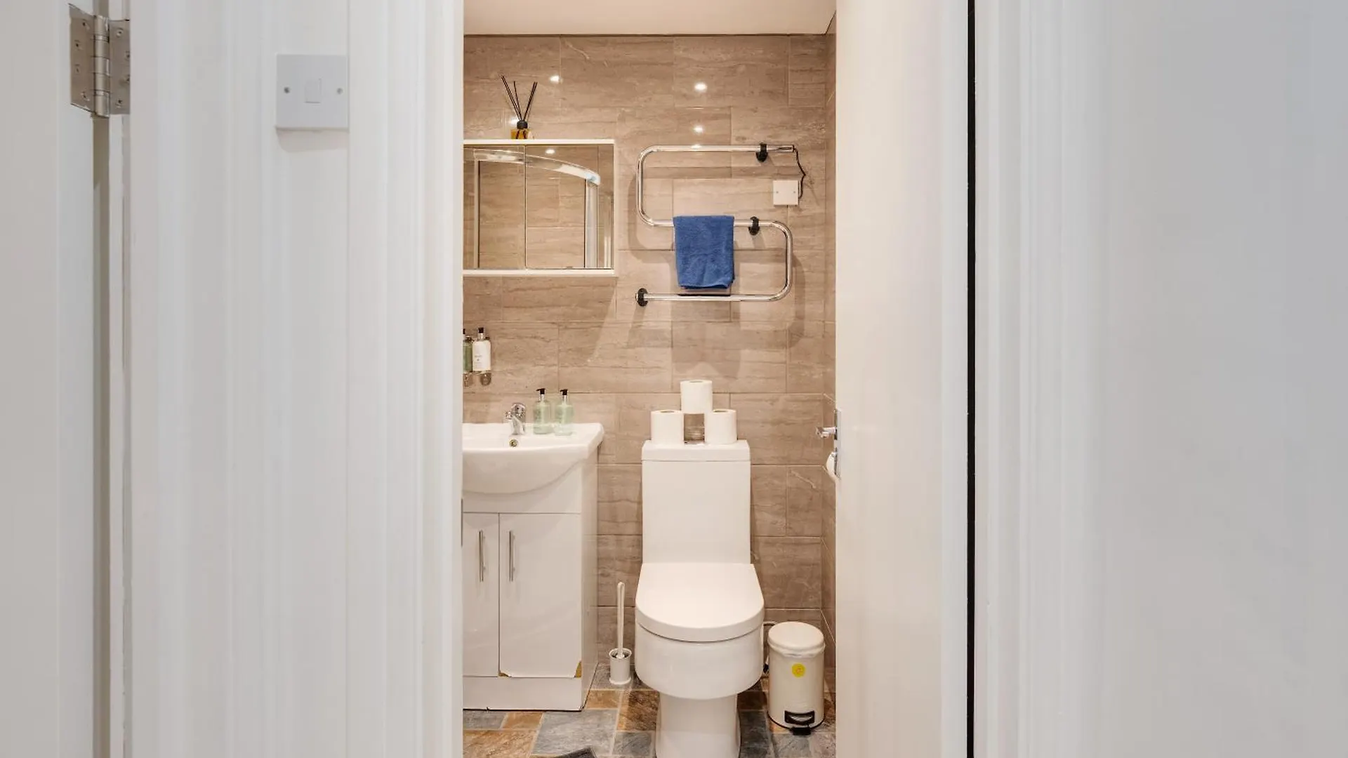 Relax In A Modern Cardiff Home By The City Centre & Bute Park 0*,